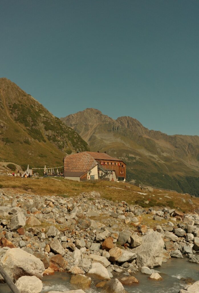 Sulzenauhütte von hinten
