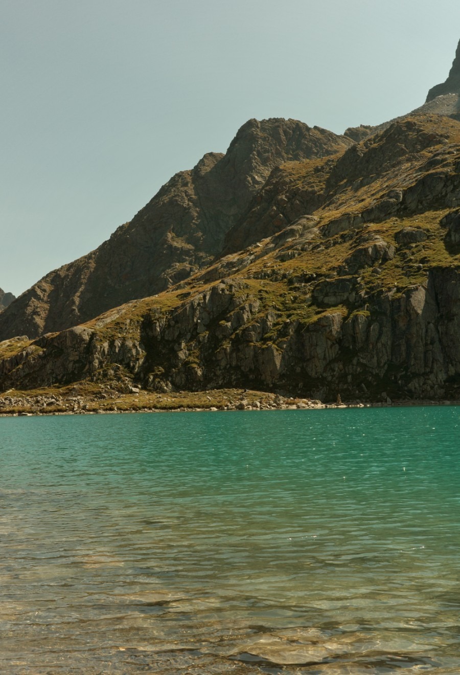 Blaue Lacke türkises Wasser