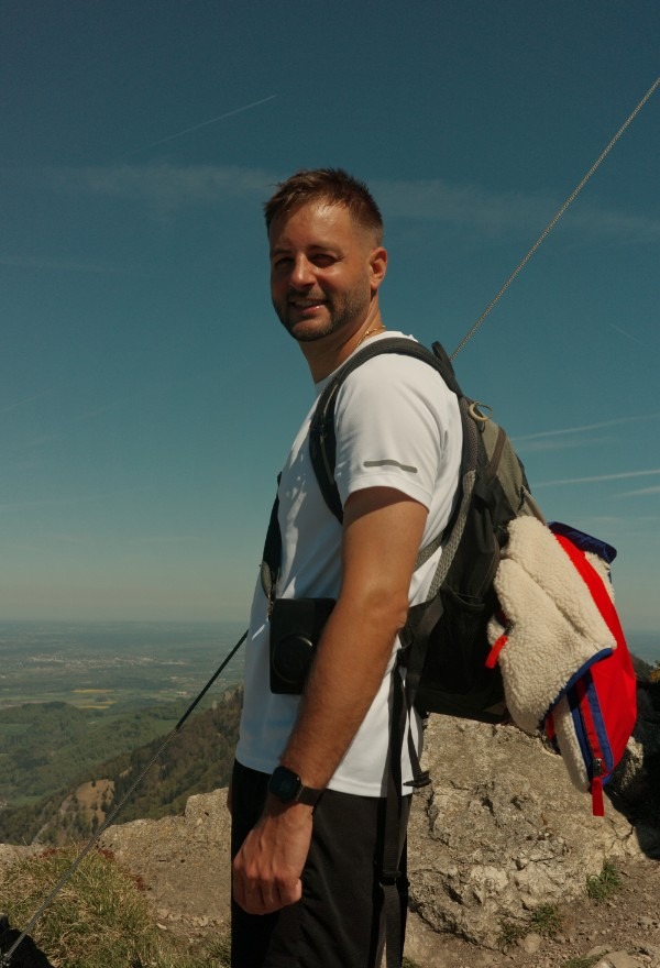 Ricardo von Saumpfad beim Wandern