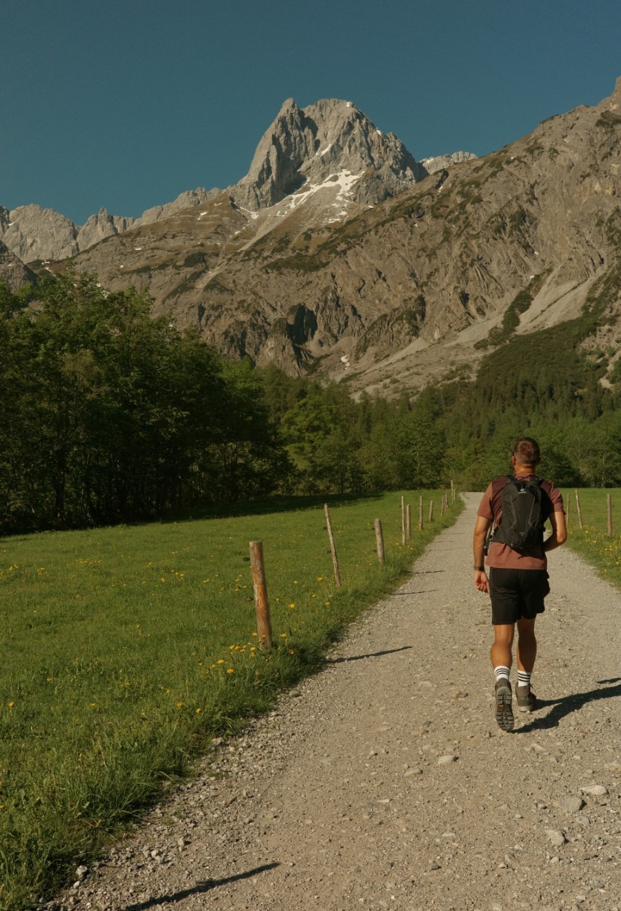 Ricardo am Achensee beim Wandern