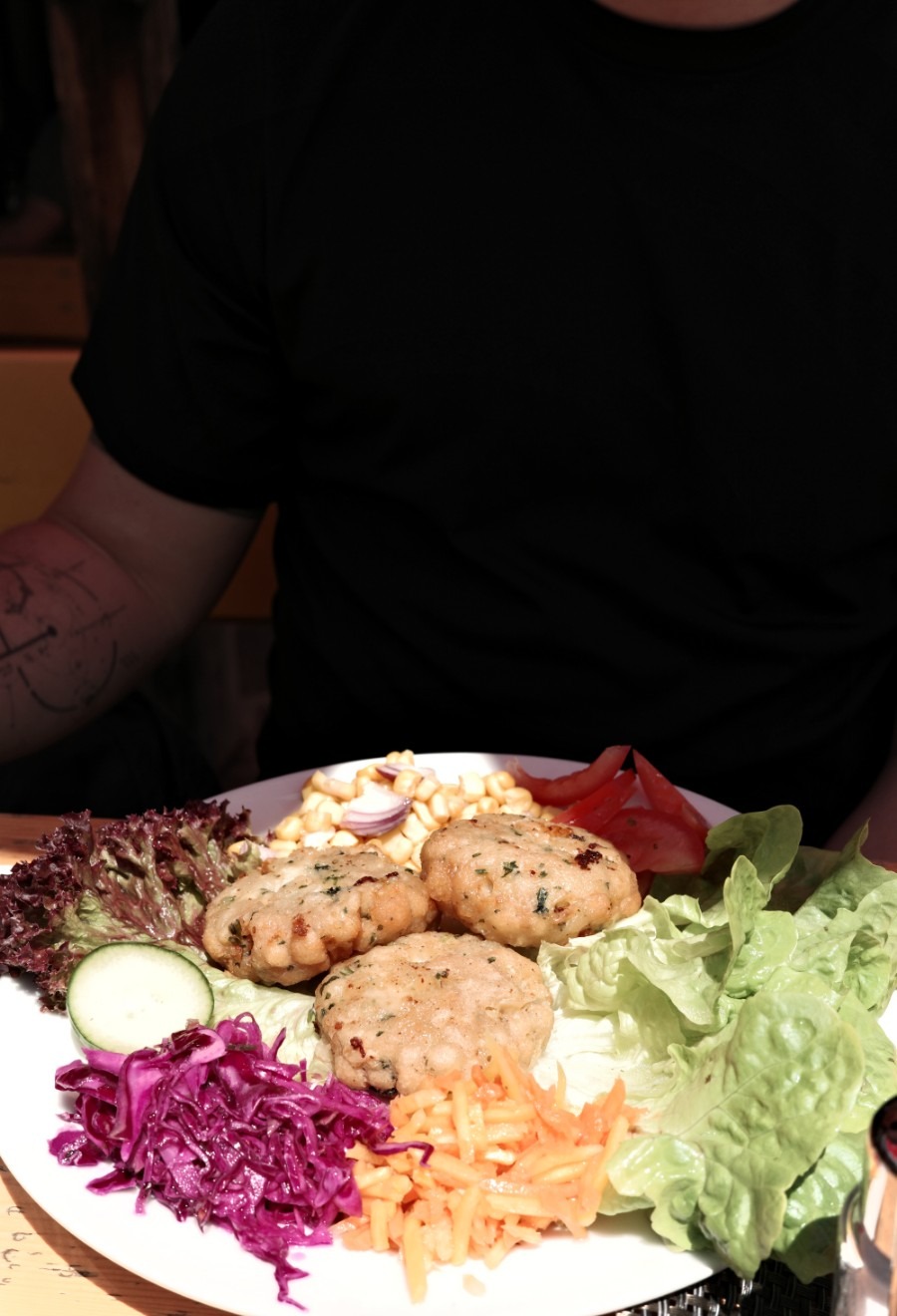Einkehrgericht mit Kaspressknödeln und Salat in der Neuen Bamberger Hütte
